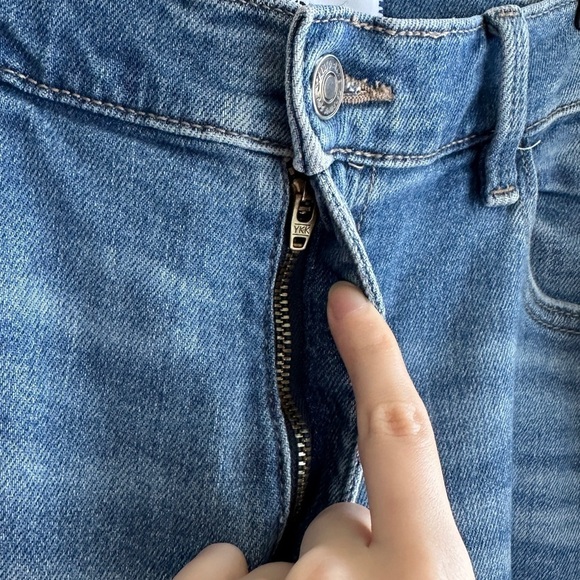 Studio Blue Distressed Light-Medium Wash Blue Jeans, Size 31 - Picture 8 of 16